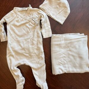 MarMar Copenhagen Baby Set Footed Sleeper + Hat + Swaddle Cream Size 56 NB